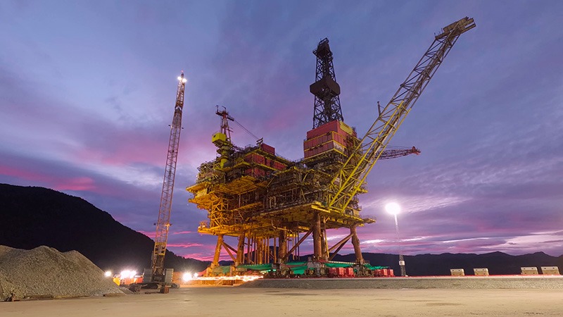 Twin Topside Decommissioning Projects Set New Efficiency Standards in the North Sea: Mammoet